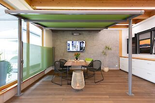 Filigrane Terrassendach-Lösung in unserer Ausstellung